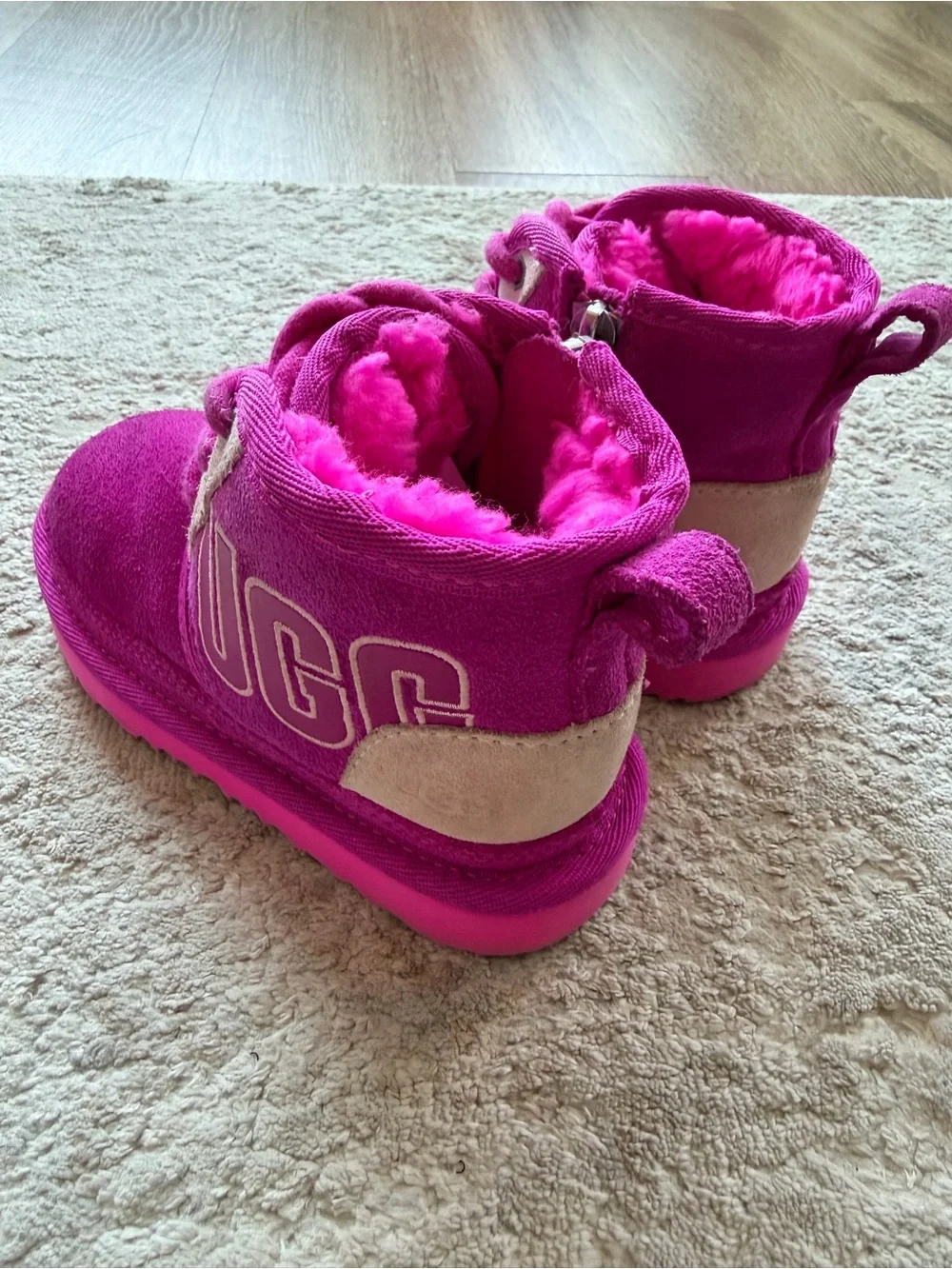 UGG Neumel Graphic Outline Toddler Boots Pink Sz 9